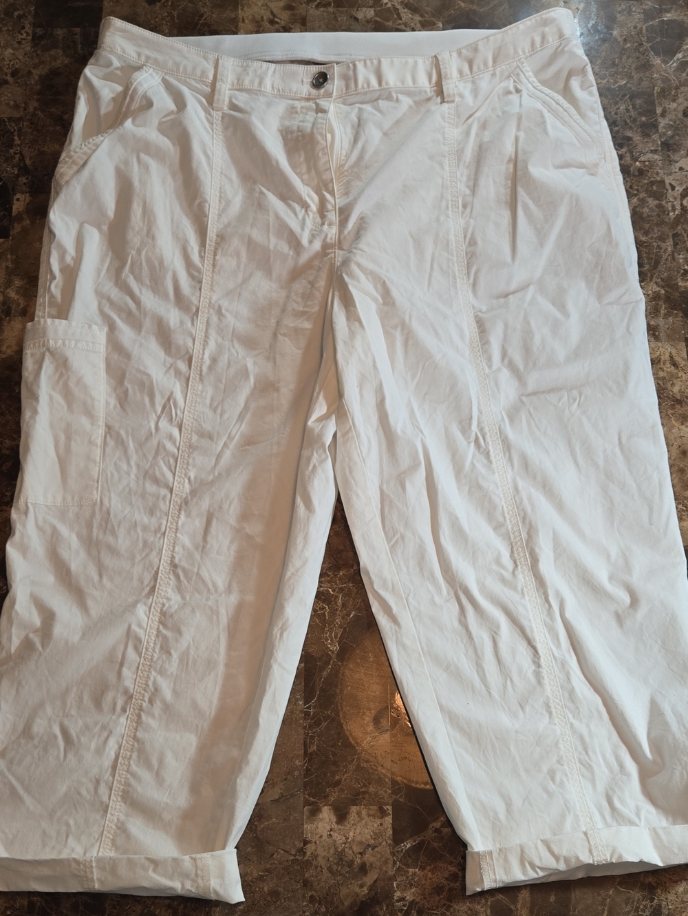 Chico’s Women's White Capri Pants. Chicos Size 3, Trad Size 16